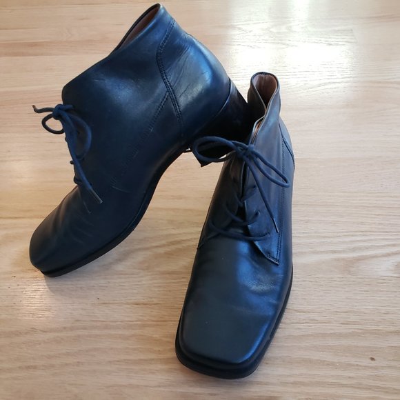 Easy Spirit Genuine Leather Navy Blue Boots Shoes,  Size 8   2A/4A, Laces - Picture 1 of 7